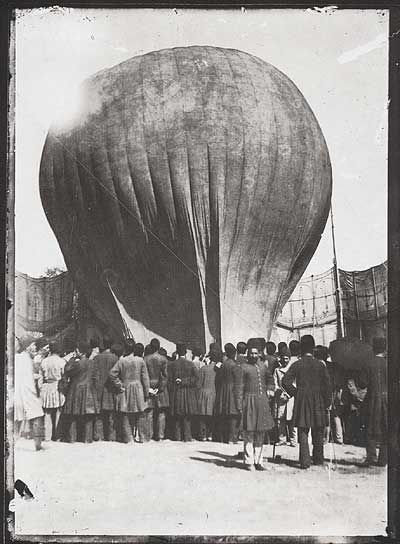 Picture Of Balloon Landing In Persia 1850